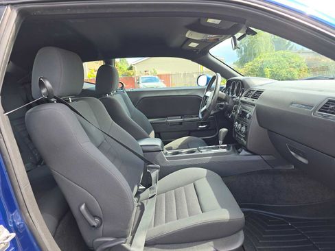 Used 2010 Dodge Challenger R/T RWD image 8