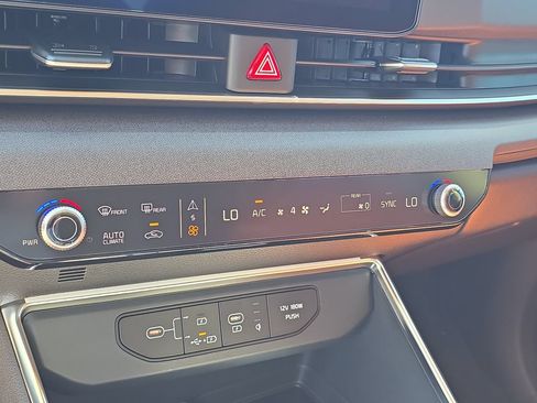 New 2026 Kia Carnival EX FWD image 25