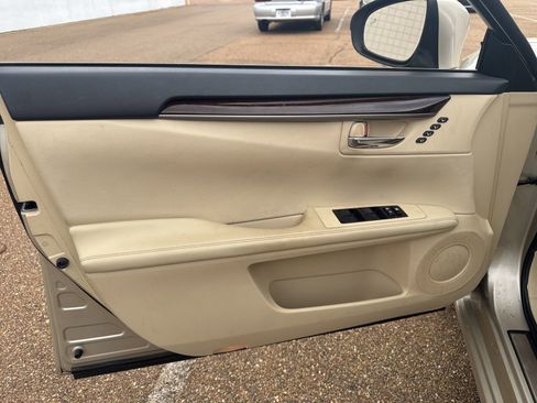 Used 2014 Lexus ES 350 w/ Luxury Package image 19