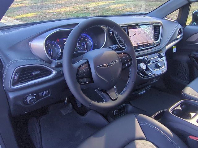 New 2026 Chrysler Pacifica Select w/ S Appearance Package FWD image 29