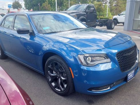 Used 2023 Chrysler 300 Touring w/ Sport Appearance Package RWD image 3