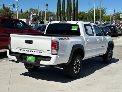 Used 2021 Toyota Tacoma TRD Off-Road w/ Technology Package AWD/4WD image 7