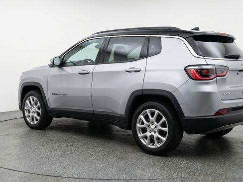 Used 2025 Jeep Compass Limited image 6