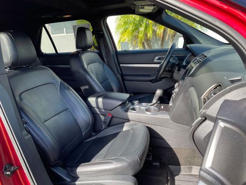 Used 2018 Ford Explorer XLT AWD/4WD image 26