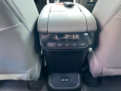 Used 2023 Toyota Highlander XLE FWD image 45