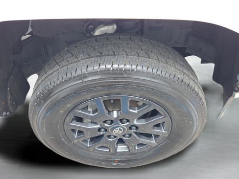 Used 2024 Toyota Tacoma SR image 5