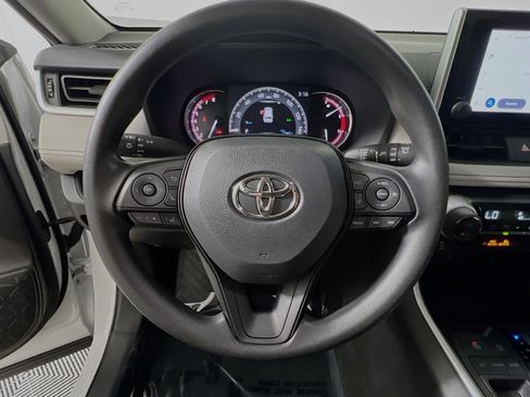 Used 2024 Toyota RAV4 XLE w/ Convenience Package image 18