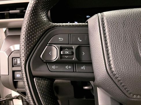 Used 2025 Toyota Tacoma SR5 AWD/4WD image 26