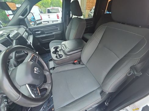 Used 2025 RAM 2500 Big Horn AWD/4WD image 18