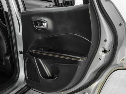 Used 2021 Jeep Compass Latitude image 42