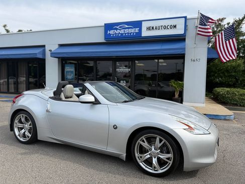 Used 2010 Nissan 370Z Touring w/ Sport Pkg RWD image 25