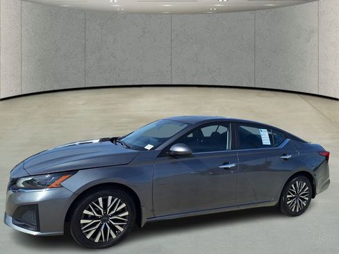 Used 2025 Nissan Altima 2.5 SV w/ SV Premium Package FWD image 1