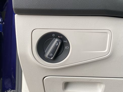 Certified 2022 Volkswagen Tiguan SE FWD image 30