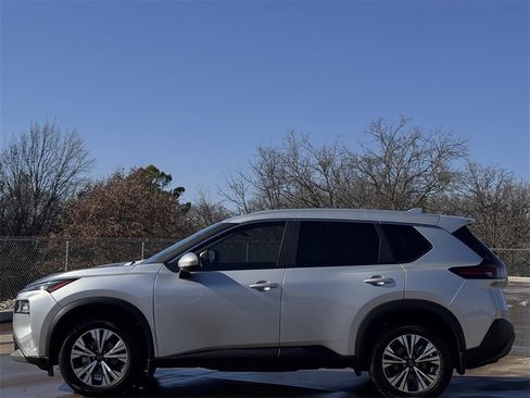 Used 2023 Nissan Rogue SV w/ SV Premium B Package image 3