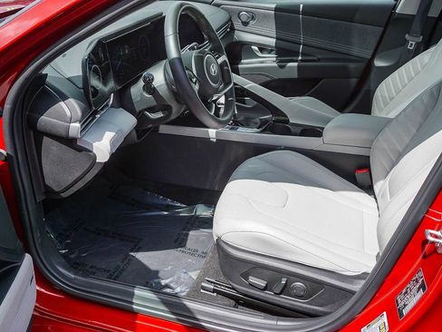 Certified 2025 Hyundai Elantra Limited image 17