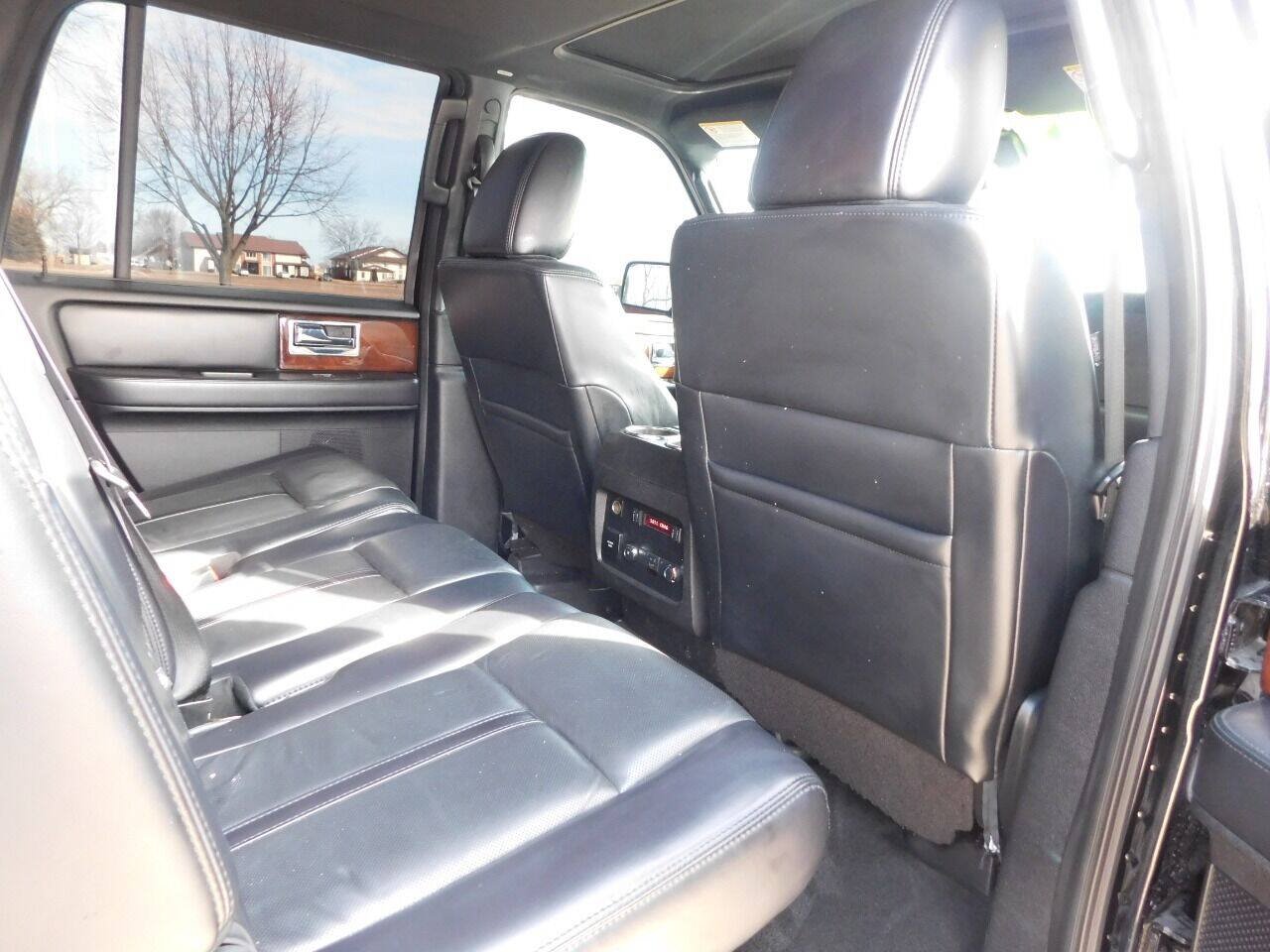 Used 2017 Lincoln Navigator L Select AWD/4WD image 19