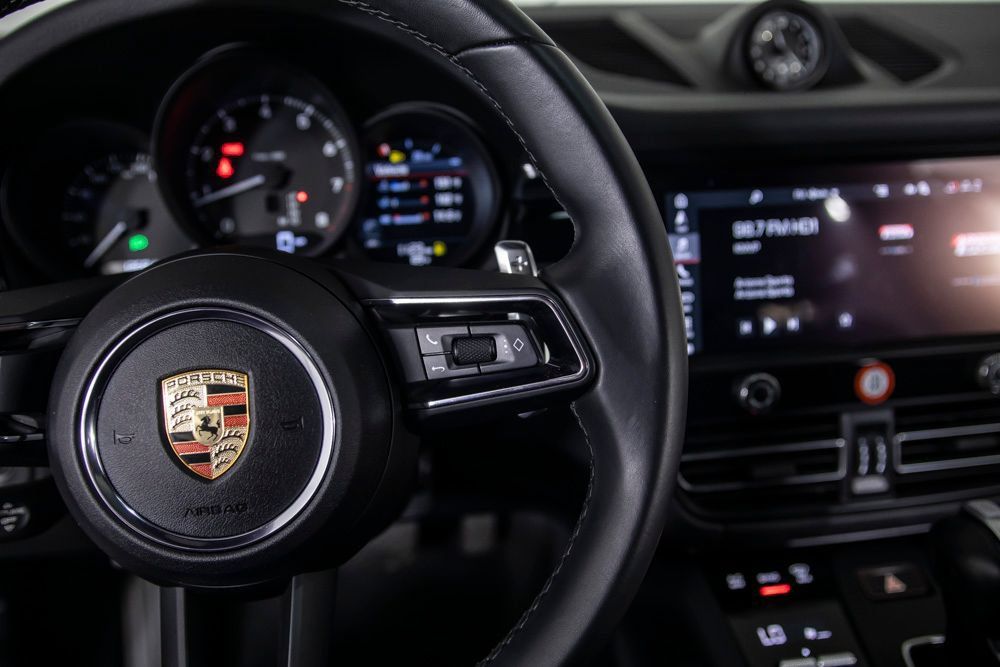 Used 2025 Porsche Macan Turbo AWD/4WD image 37