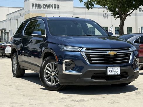 Used 2022 Chevrolet Traverse LT FWD image 2