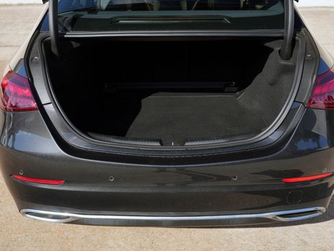 Used 2022 Mercedes-Benz C 300 4MATIC Sedan w/ Exclusive Trim Package image 9