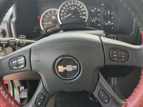 Used 2005 HUMMER H2 SUT w/ Preferred Equipment Group AWD/4WD image 13