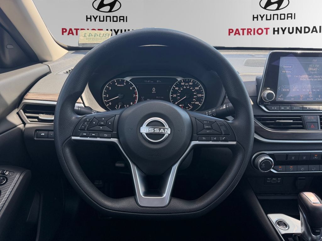 Used 2024 Nissan Altima 2.5 SV FWD image 12