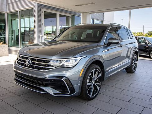 Certified 2024 Volkswagen Tiguan SEL R-Line AWD/4WD image 10