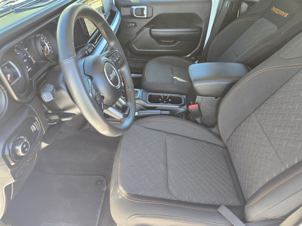 Used 2024 Jeep Gladiator Mojave AWD/4WD image 8