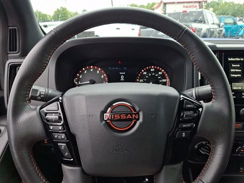 Used 2025 Nissan Frontier PRO-4X AWD/4WD image 19