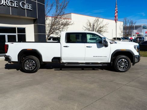 Used 2024 GMC Sierra 3500 SLT w/ X31 Off-Road Package image 8