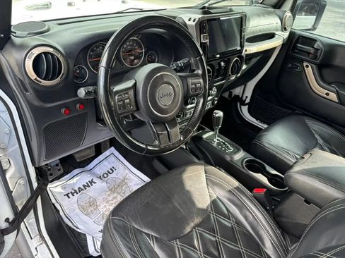 Used 2017 Jeep Wrangler Unlimited Sahara AWD/4WD image 2