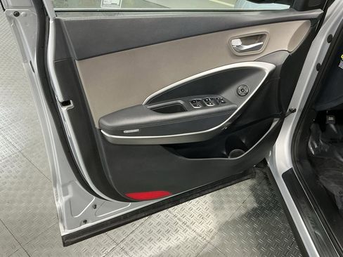 Used 2019 Hyundai Santa Fe XL SE image 32