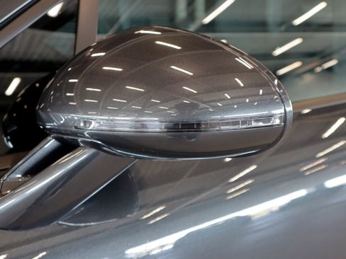 Certified 2025 Porsche Macan AWD/4WD image 27
