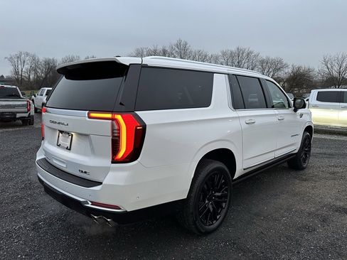 Used 2025 GMC Yukon XL Denali w/ Sun & Power Step Package image 6