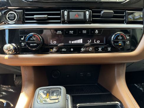 Used 2022 Nissan Pathfinder Platinum w/ Cargo Package image 26