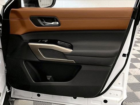 New 2025 Nissan Pathfinder Platinum image 36