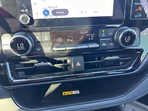 Used 2025 Toyota Highlander XSE image 18