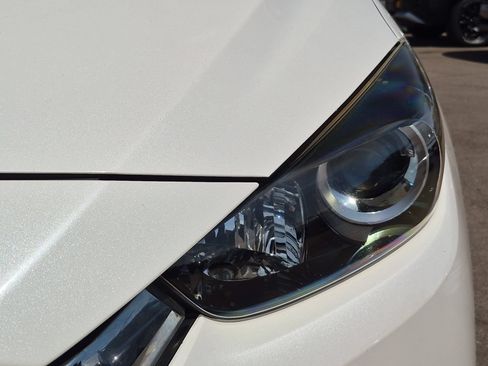 Used 2018 MAZDA MAZDA3 Touring FWD image 9