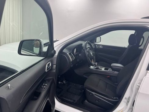 Used 2021 Jeep Grand Cherokee Laredo w/ Security & Convenience Group AWD/4WD image 12