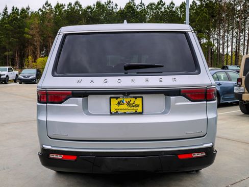 Used 2023 Jeep Wagoneer L Series II image 8