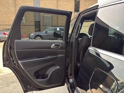 Used 2018 Jeep Grand Cherokee Laredo AWD/4WD image 18