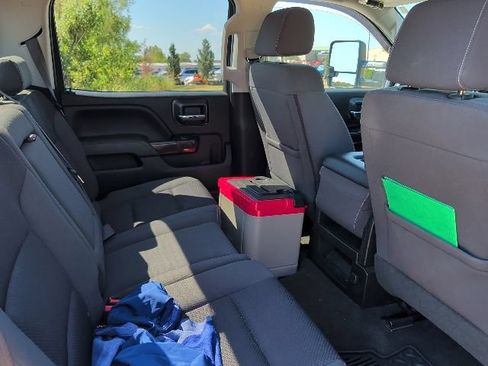 Used 2018 GMC Sierra 2500 SLE w/ SLE Preferred Package AWD/4WD image 10