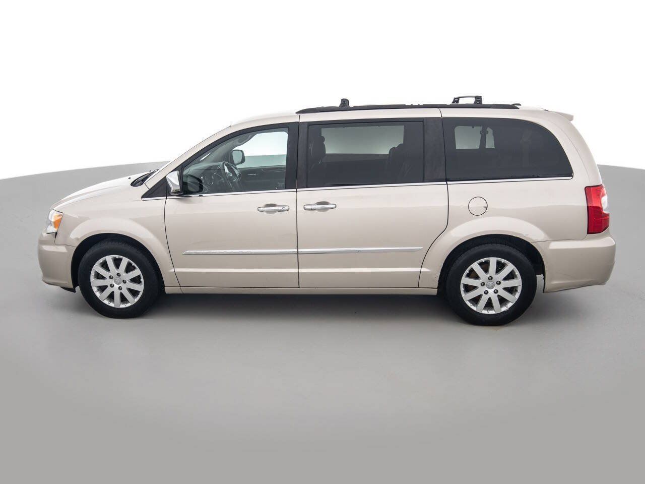 Used 2012 Chrysler Town & Country Touring-L w/ Entertainment Group #2 FWD image 8