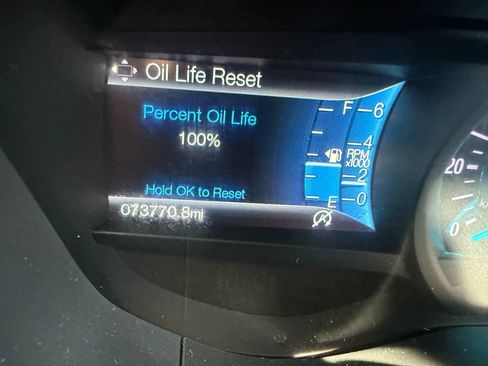 Used 2018 Ford Fusion SE w/ Fusion SE Technology Package image 11