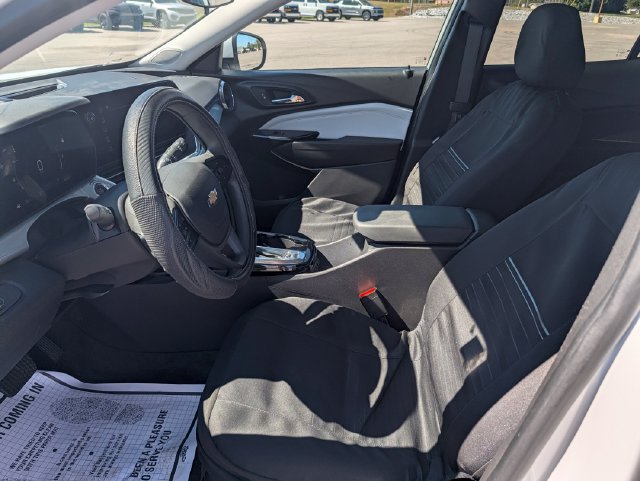 Used 2025 Chevrolet Trax LT FWD image 9