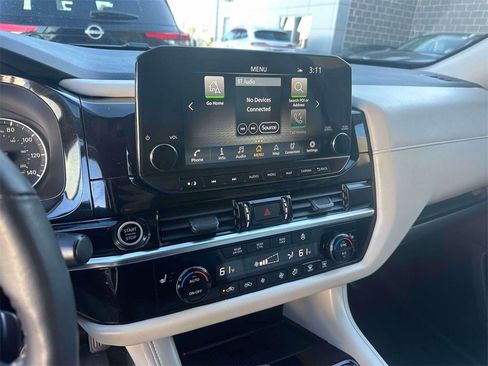 Certified 2024 Nissan Pathfinder SL image 30