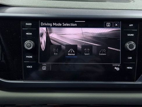 Used 2022 Volkswagen Taos SE w/ Panoramic Sunroof Package AWD/4WD image 40