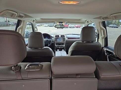 Used 2018 Lexus GX 460 image 7