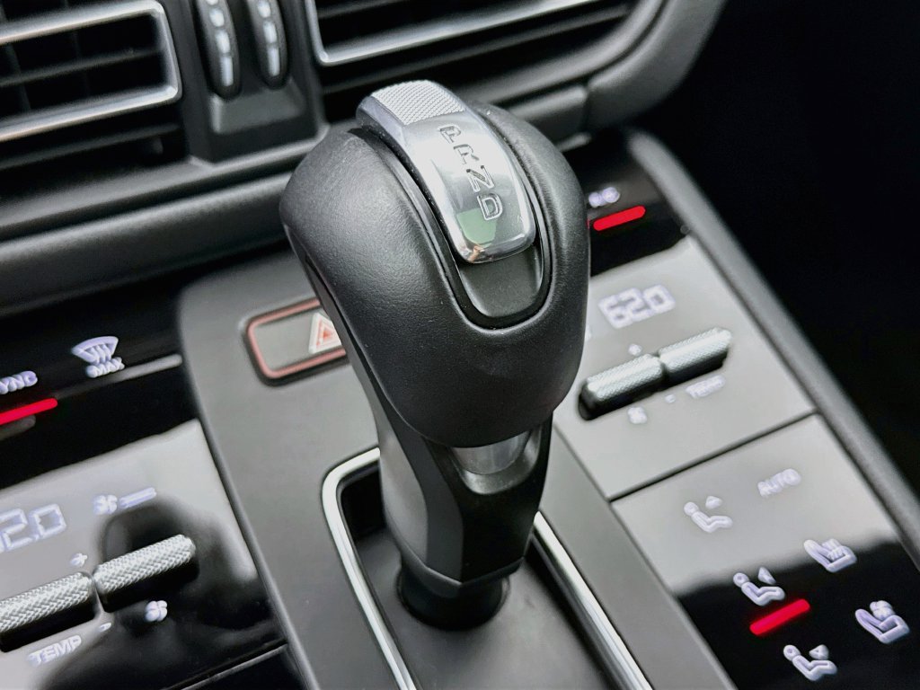 Certified 2025 Porsche Macan AWD/4WD image 21