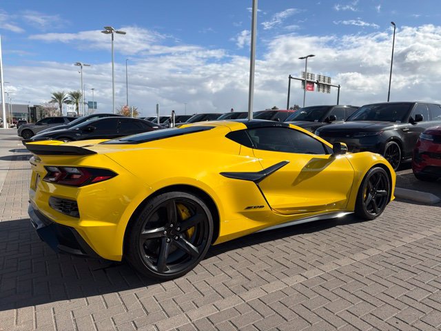 Used 2025 Chevrolet Corvette Z06 RWD image 3