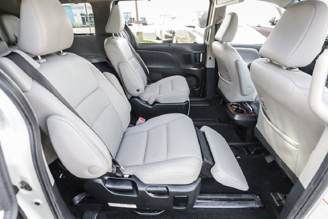 Used 2016 Toyota Sienna Limited Premium FWD image 50